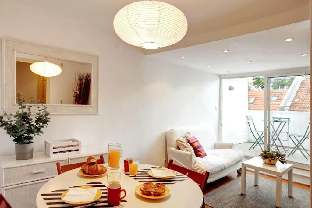 Balcony Apartment In Lisbon Center